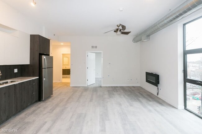 Building Photo - 2150 W Lawrence Ave