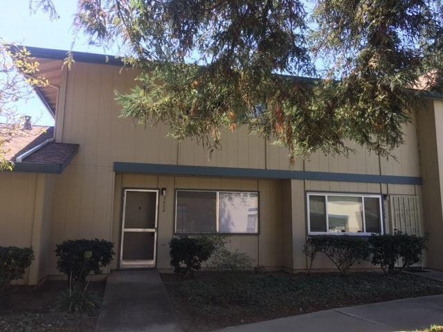 Cozy & Centrally Located 3 Bedroom Townhouse in Fremont! - Cozy & Centrally Located 3 Bedroom Townhou...