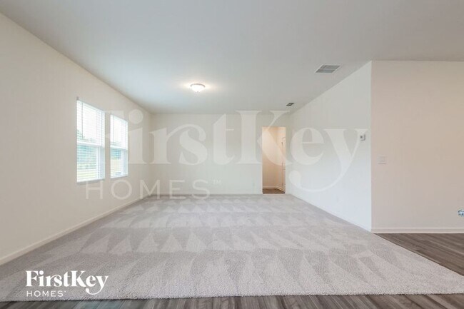 Foto del edificio - 135 Knightsbridge Ln