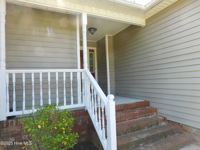 Building Photo - 305 Gibbs Rd
