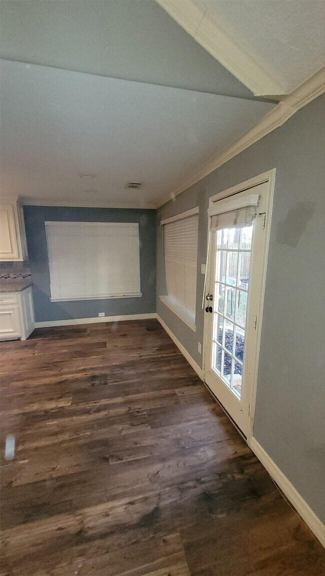 Foto del edificio - 13307 Lynnville Dr