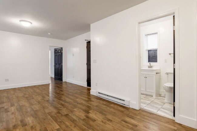 Building Photo - Welcome home to this newly renovated 2 bedroom top floor apartment