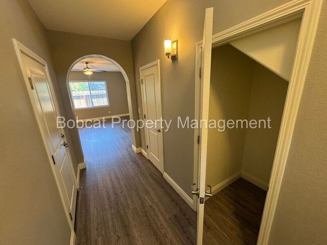 Building Photo - 1288 Handelin Rd