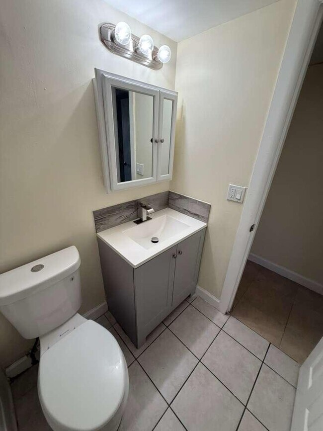 Foto del edificio - 1505 Crescent Cir