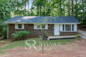 Building Photo - 207 Kenmore Dr
