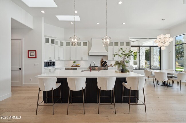 Foto del edificio - 7610 N Mockingbird Ln