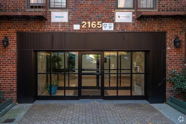 Entrance - Glendale Garden