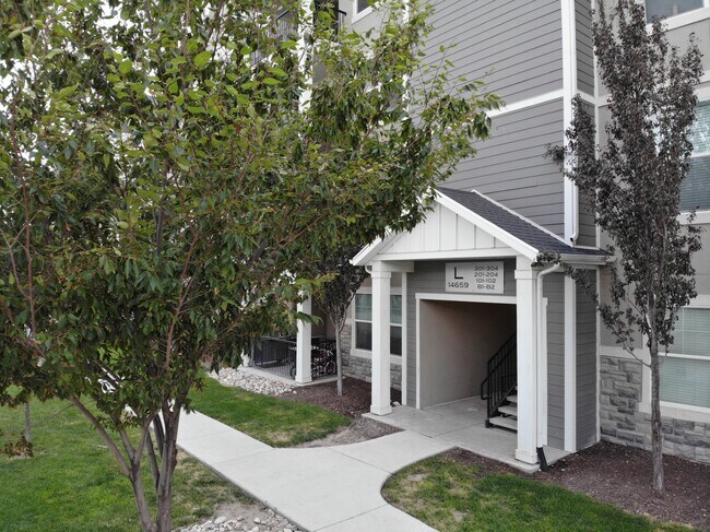 Building Photo - 14659 Bloom Dr