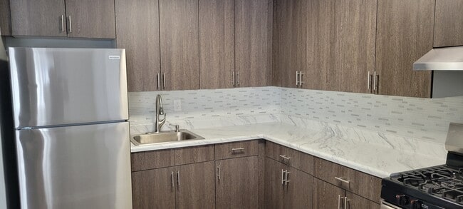 Building Photo - Hi View Apts