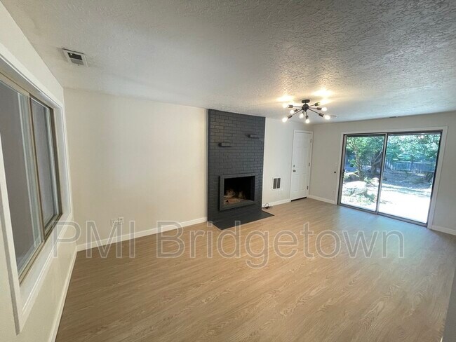 Building Photo - 5133 SW Timbergrove St