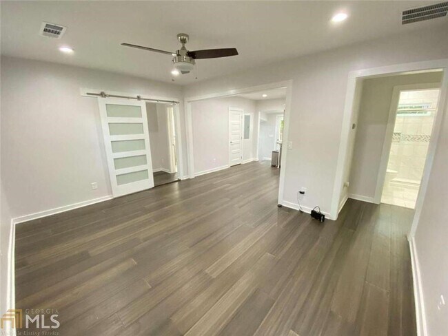 Building Photo - 1127 Dobbs Dr SE