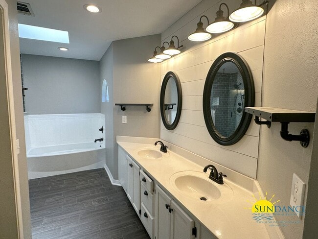 Foto del edificio - Stunning 3 Bedroom Home in Navarre