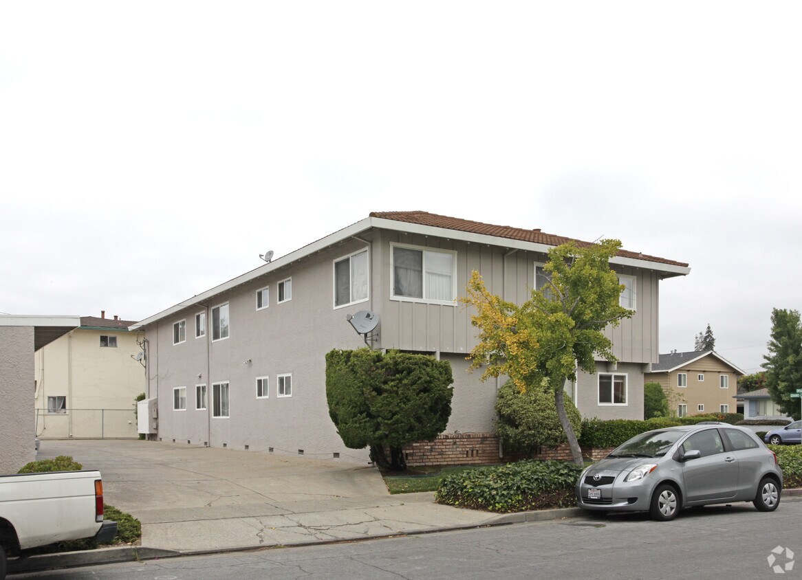Building Photo - 682 Grand Coulee Ave