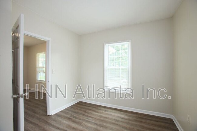 Foto del edificio - 1049 Sims St SW