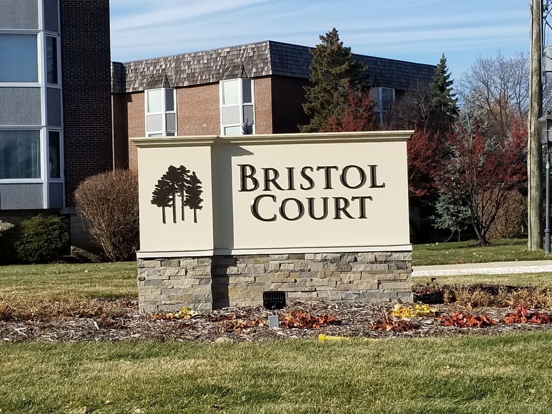 400 Ascot Dr Unit 2B, Park Ridge, IL 60068 Condo for Rent in Park