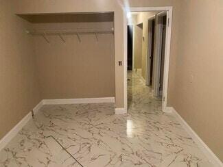 Foto del edificio - 4756 Orleans Ct