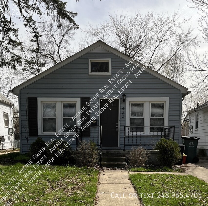 Foto principal - 422 E Elza Ave - Nicely Updated Hazel Park...