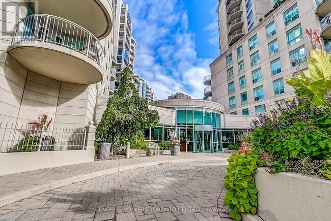 Building Photo - 2111-2111 Lake Shore Blvd W