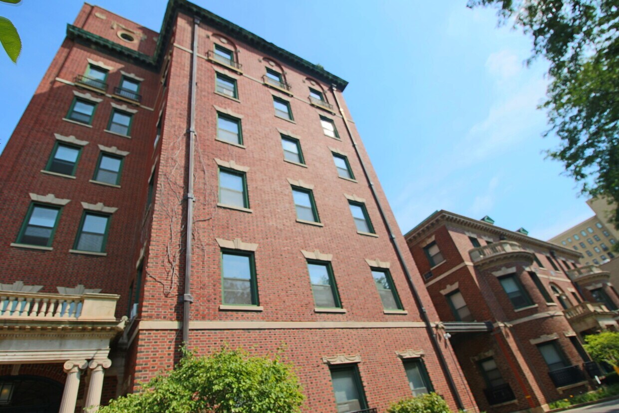 Foto principal - 520 W Wellington Ave