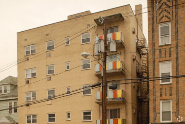 Foto del edificio - 256 Fowler Ave