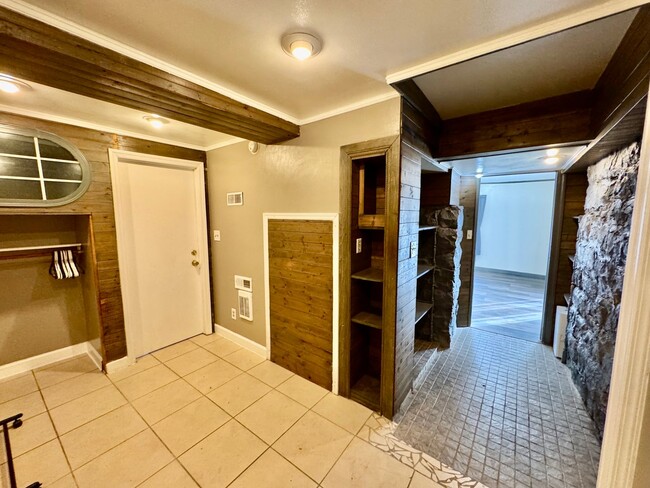 Foto del edificio - 1195 Mineral Ave