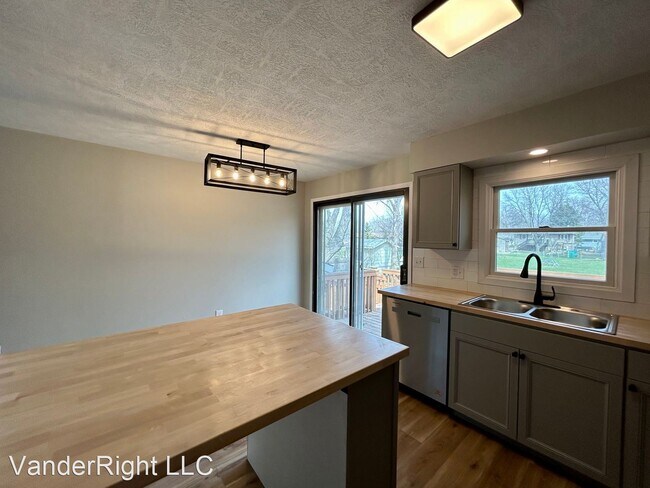 Foto del edificio - 4 br, 2 bath House - 6608 W 47th St