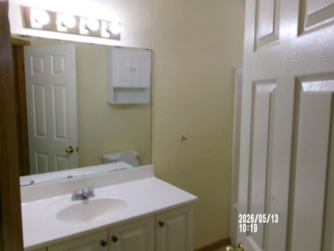 Building Photo - Charming Duplex $450.00 Off the first full Month's rent