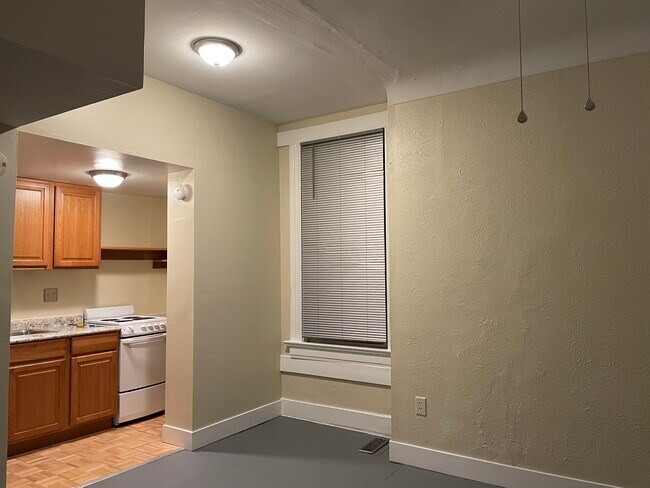 Foto del edificio - 5920 Kellogg Ave