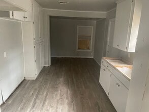 Building Photo - 4255 Rightway Ave