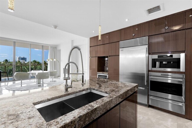 Foto del edificio - 9701 Collins Ave