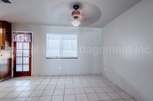 Building Photo - North Meadows - 3 Bedroom, 2 Bath Home wit...