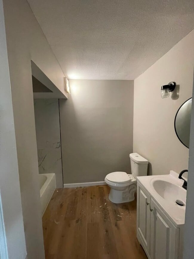 Photo - 720 E 258th St (Euclid, OH) House