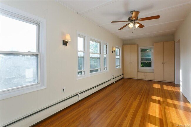 Building Photo - 44 Croton Ave