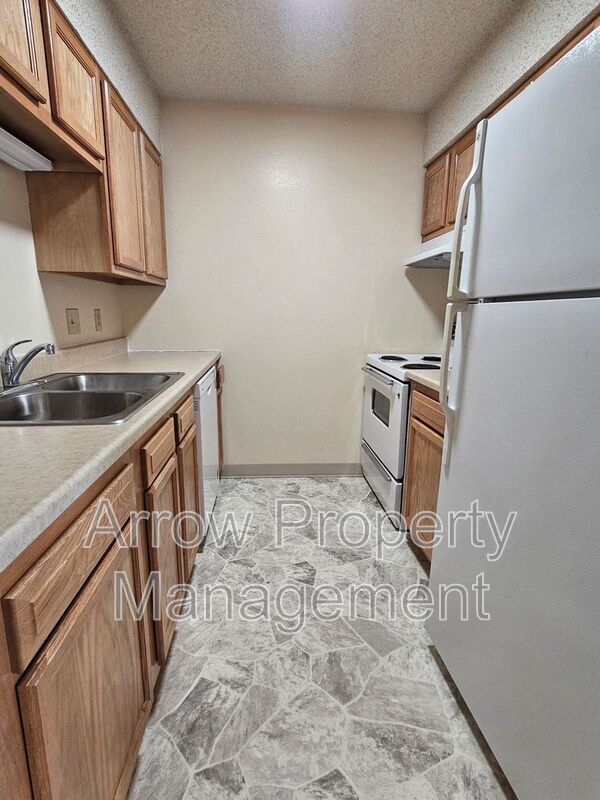 Foto del edificio - 1300 E H St