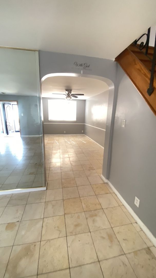 Building Photo - Stunning 3-Bedroom Townhome in East Oak La...