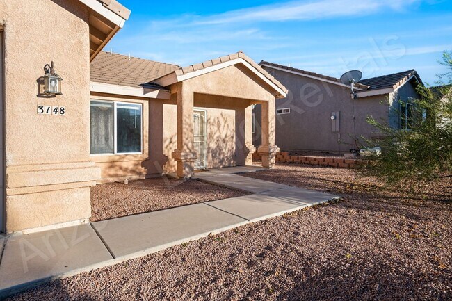 Foto del edificio - CHARMING CURB APPEAL