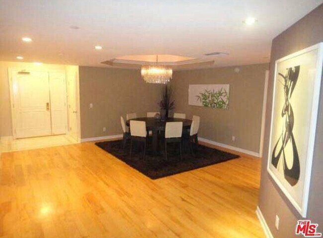 Formal Dining room with chandelier - 430 N Oakhurst Dr