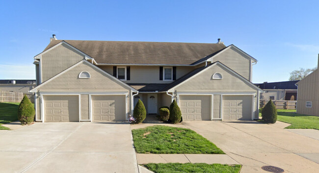 Building Photo - 5609- 5615 NW 66th Terrace