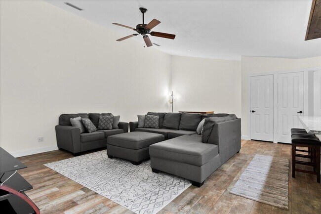 Building Photo - 403 Sun Terrace Ct