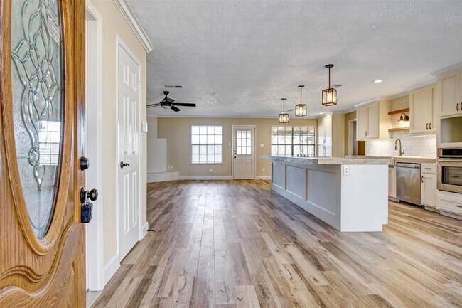 Building Photo - 505 Foxmeadow Ln