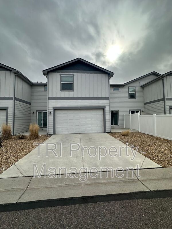 Building Photo - 218 E Chestnut St