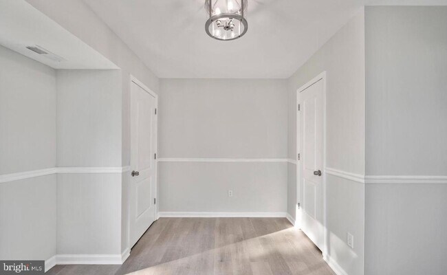 Building Photo - 5132 Cottonwood Ct