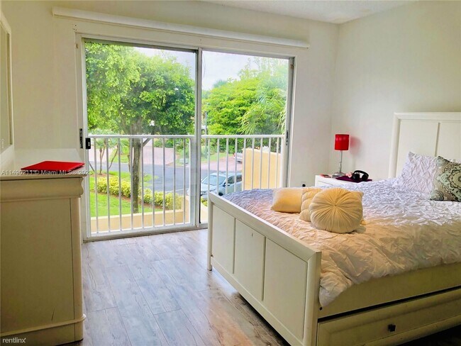 Foto del edificio - 4 br, 2.5 bath House - 10237 NW 51st Ter #...