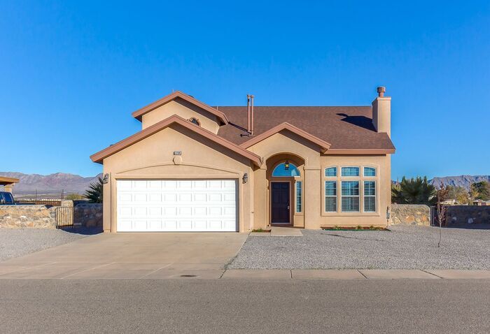 Foto principal - Charming 3 bedroom, 2 bathroom home for rent