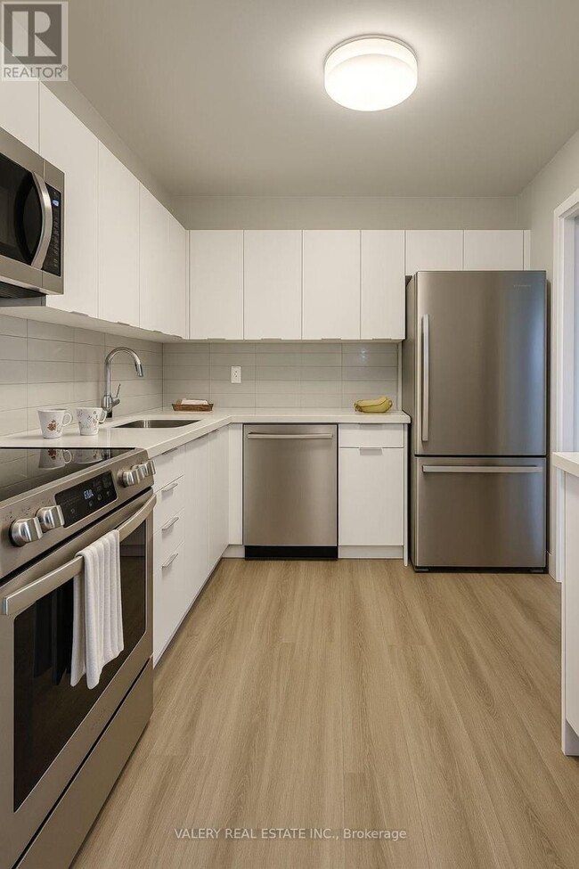 Building Photo - 70 Park St E