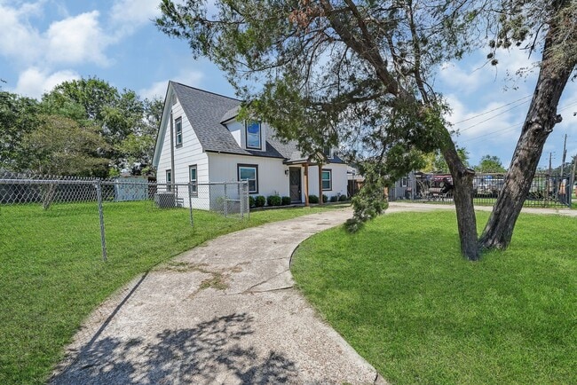 Foto del edificio - 7323 Farnsworth St