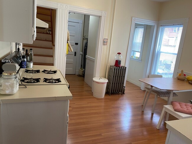 Building Photo - 102 Rogers Ave