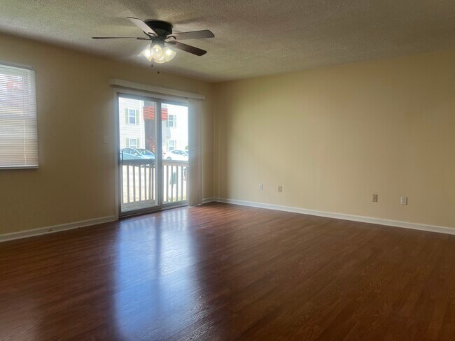 Building Photo - 206 Stone Gate Cir