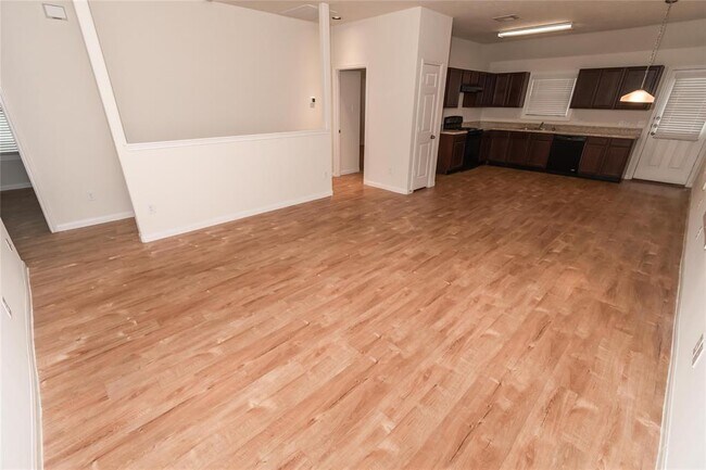 Foto del edificio - 5707 Long Arbor Ln