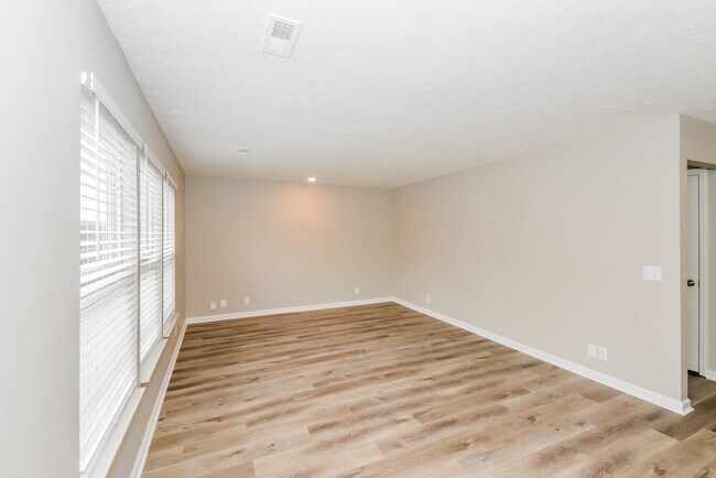 Foto del edificio - 3612 Crossbrooke Dr